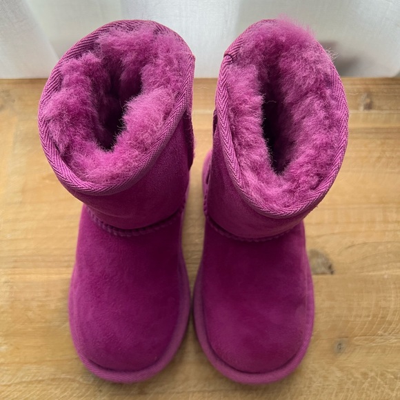 UGG® Kids' Classic Short lI  Genuine Shearling Boot in Purple Size 8 - Picture 3 of 8
